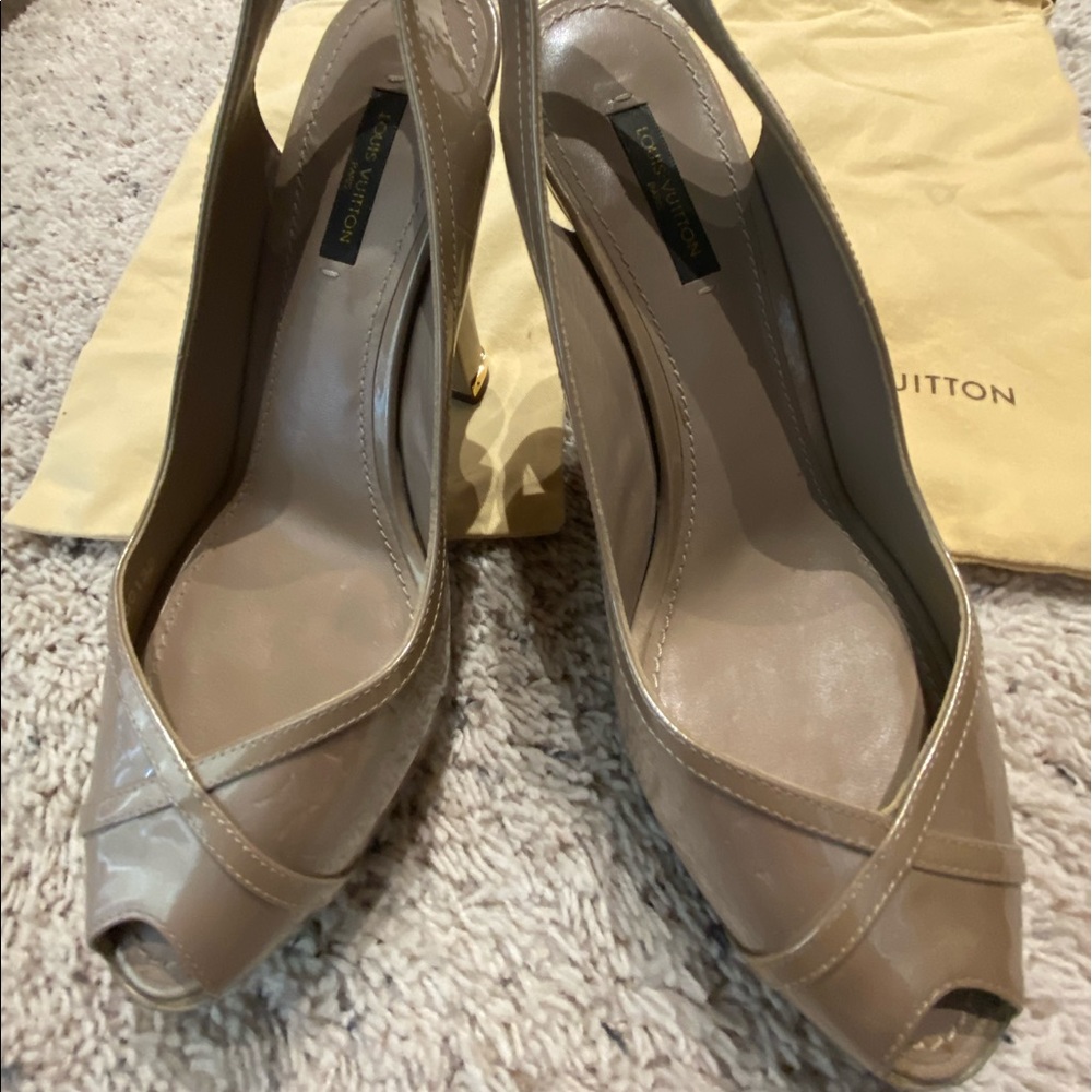 Authentic Louis Vuitton  Like New. - Picture 2 of 8